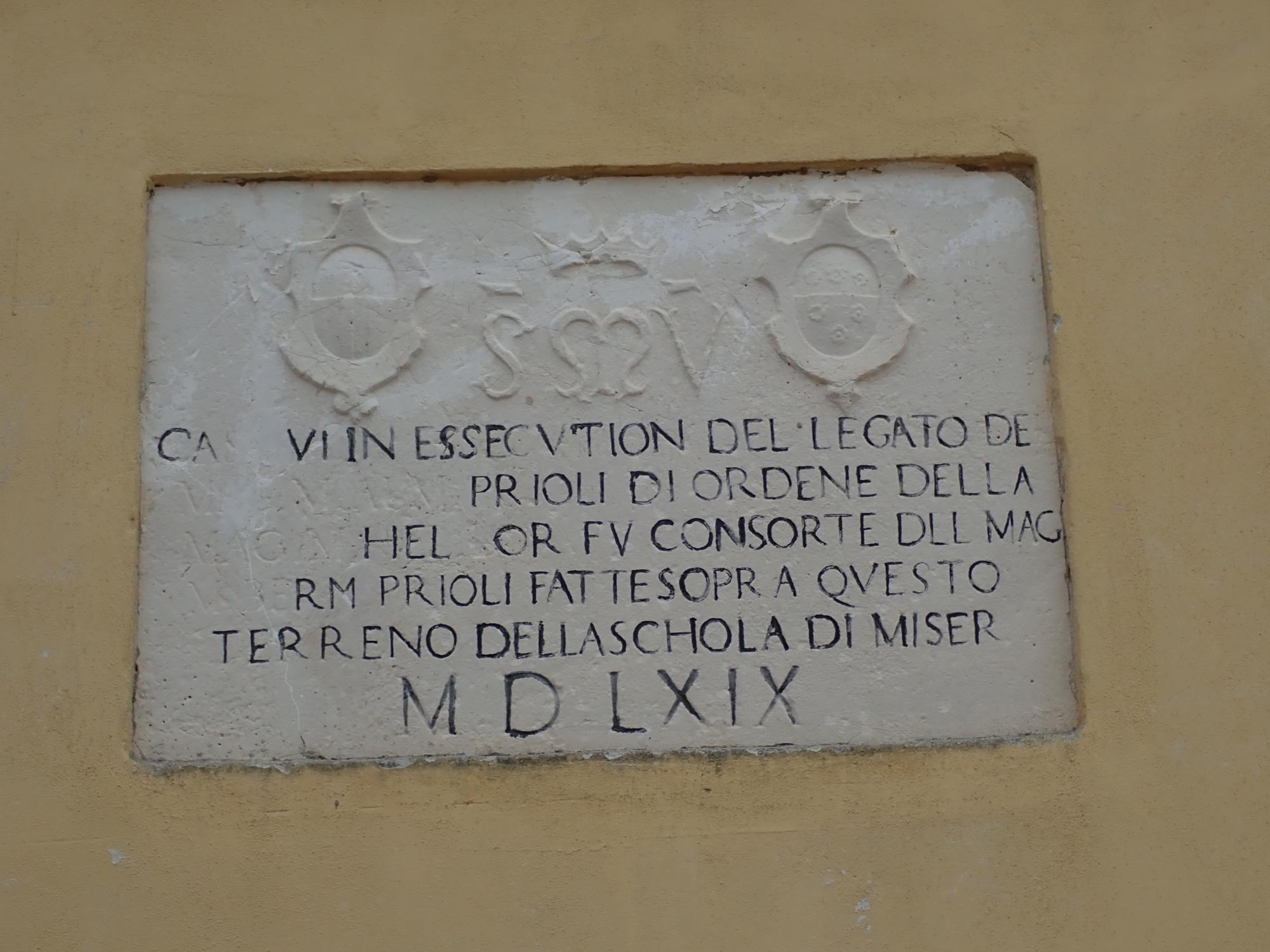 Inscription with guild symbol and two coat of arms – Campiello de la Vigna 6